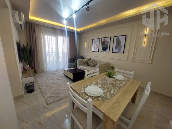 شقة اول سكن  للايجار المفروش بمدينتى بمنطقة (B12)